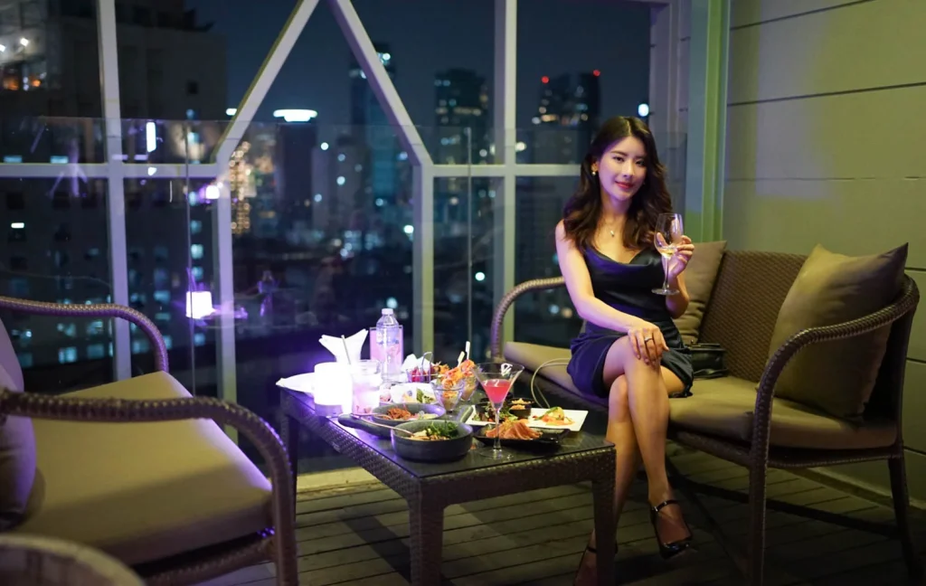 วิวยามค่ำคืนที่บาราคูด้า Rooftop Bar